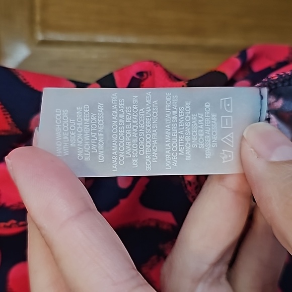 Karl Lagerfeld Top featuring the Eiffel Tower and hearts. Size S - Picture 4 of 7